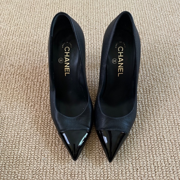 CHANEL Shoes - Chanel Black Pearl Pumps, Size 37.5